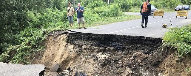 В Курской области восстанавливают разрушенную ливнем дорогу
