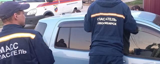 Новосибирские спасатели извлекли двухлетнего ребёнка из заблокированной машины