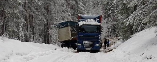 Из-за ДТП с большегрузом в Карелии оказался заблокированным проезд по трассе «Кола»