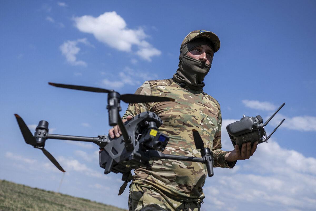 Силы ПВО и РЭБ пресекли атаку девяти дронов ВСУ в Смоленской области