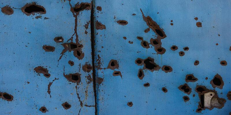 В приграничном селе Красное Белгородской области украинский дрон взорвал стоящий на погрузке молоковоз