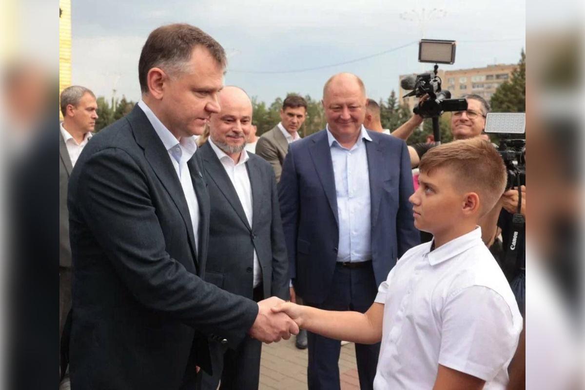 Врио губернатора Юрий Слюсарь встретился с 10-летним героем из Волгодонска