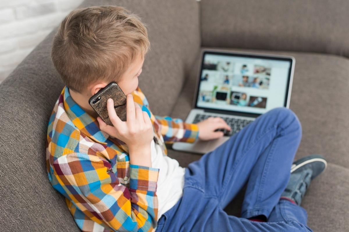 Детский психолог Дугенцова: Родители боятся, что контент из сети делает их детей агрессивными и непослушными