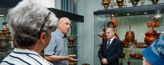 Максим Красноцветов посетил «Музей русских самоваров» в Ивантеевке