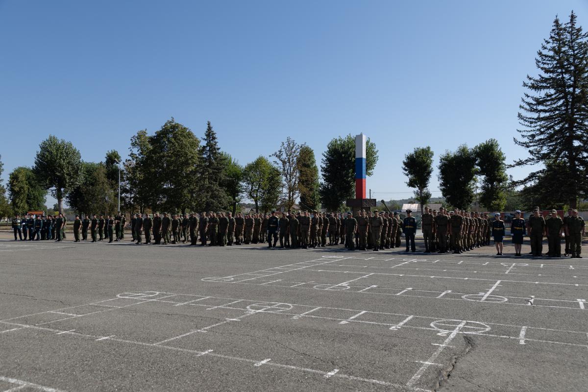 Мурат Кумпилов поздравил бойцов 227-й артиллерийской бригады из Майкопа с присвоением почётного наименования «гвардейская»