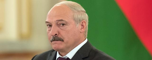 Лукашенко: Не надо становиться перед Россией на колени