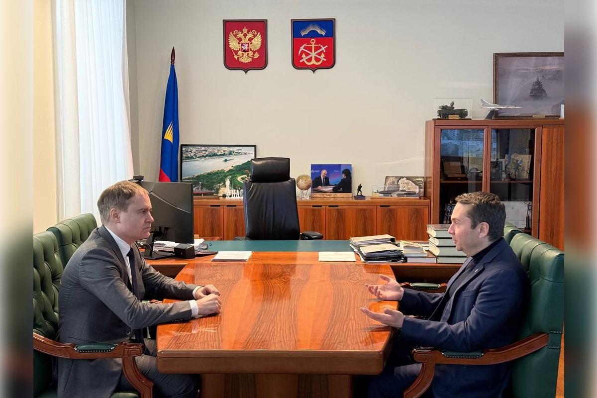 Губернатор Андрей Чибис обсудил развитие Северного морского пути с представителем «Росатома»