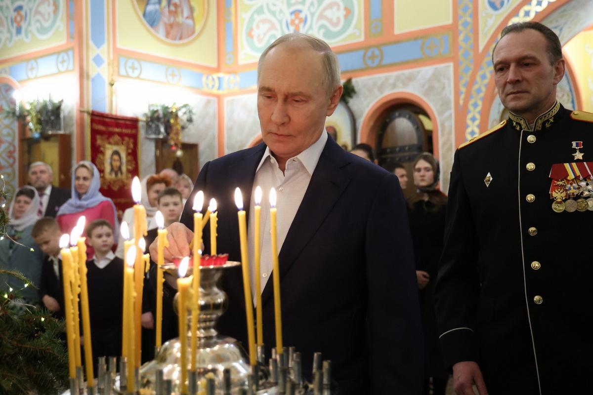 Молитва сильнее рыка. Реакция Путина на события начала года заставила «ястребов» вздрогнуть