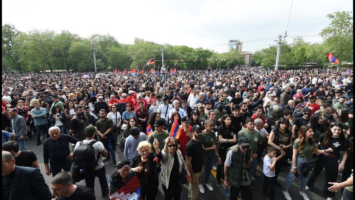 В ходе протестов оппозиции Армении в Ереване задержали минимум 244 человека