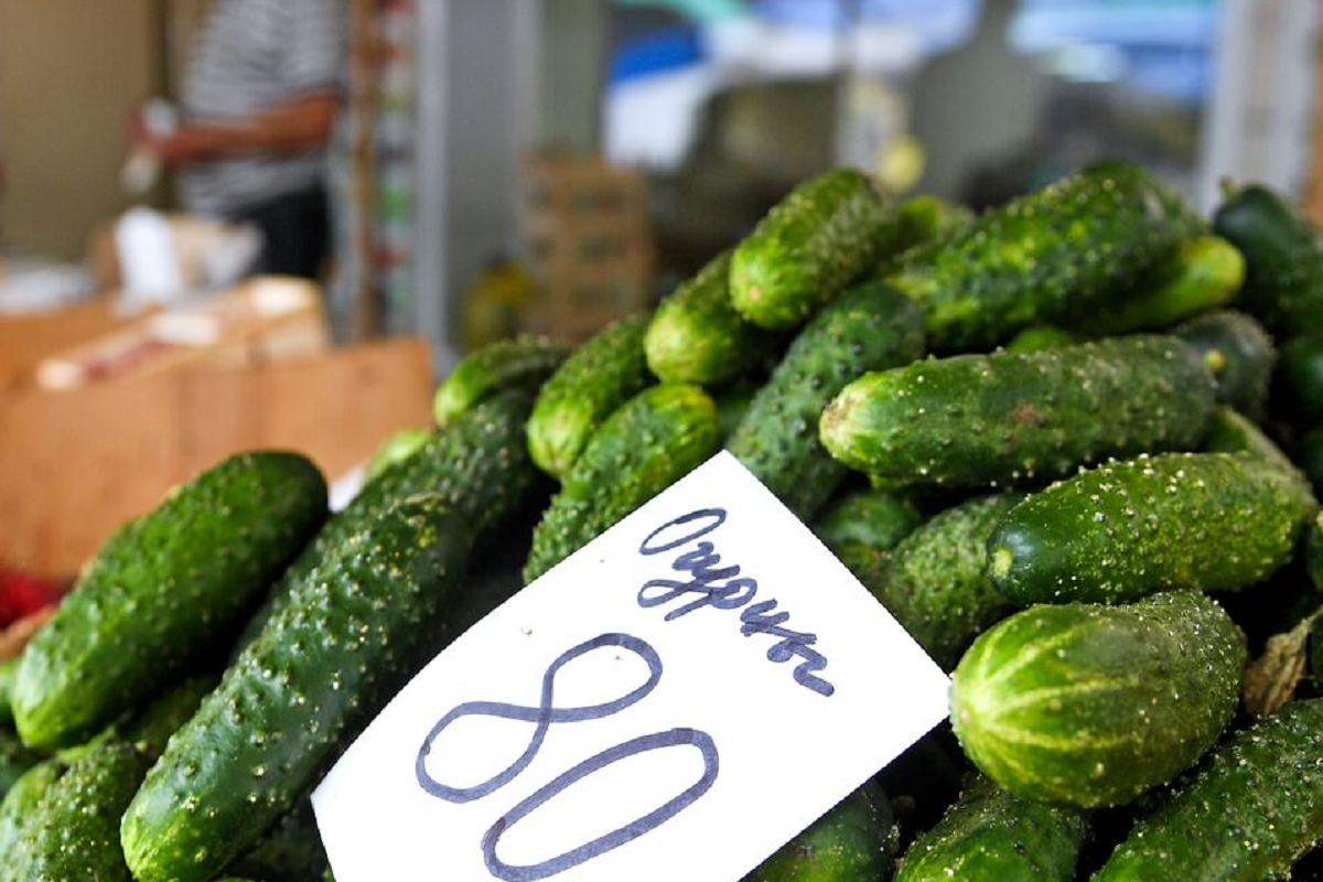 У нелегального продавца в НСО изъяли почти тонну овощей и фруктов