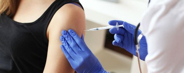 В России обязательную вакцинацию вводят еще в восьми регионах