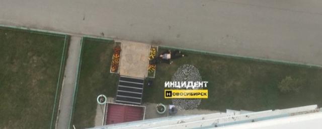 В Новосибирске 24-летний парень выпал из окна девятого этажа