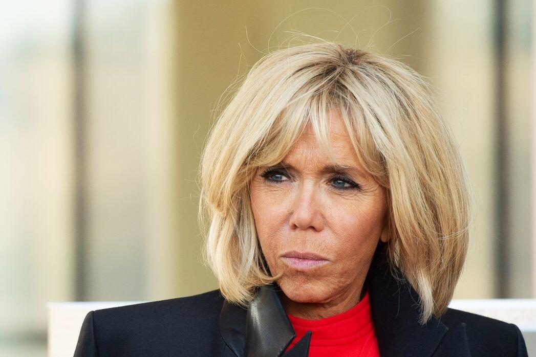 Слухи о «бугорках в штанах» довели до паранойи: что скрывает первая леди Франции?