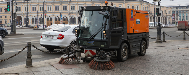 В Санкт-Петербурге началась ежегодная уборка улиц