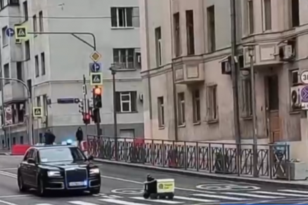 Робот-доставщик заблокировал движение правительственного кортежа в Москве
