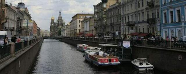 В Санкт-Петербурге молодой человек уронил девушку в канал Грибоедова