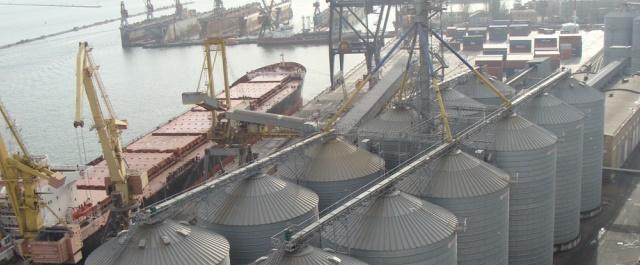 В Дагестане через порт Махачкалы отгрузили более 220 тысяч тонн зерна
