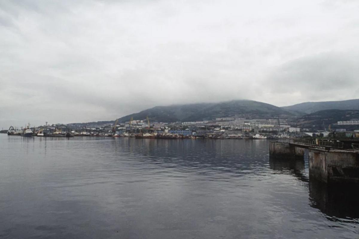 Нефтяная пленка растянулась на полкилометра вдоль побережья Камчатки