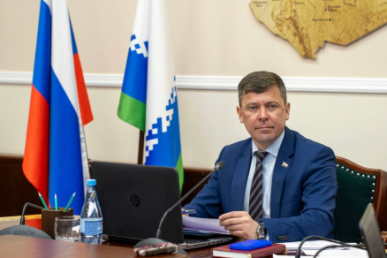 Спикер Собрания депутатов НАО Александр Чурсанов обсудил по ВКС на расширенном заседании профильного комитета Госдумы надбавки для бюджетников, работающих на Крайнем Севере