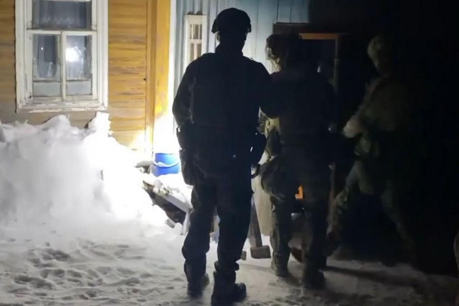 Под прицелом и в тылу: в Вологодской области разоблачили банду, ограбившую ветерана СВО