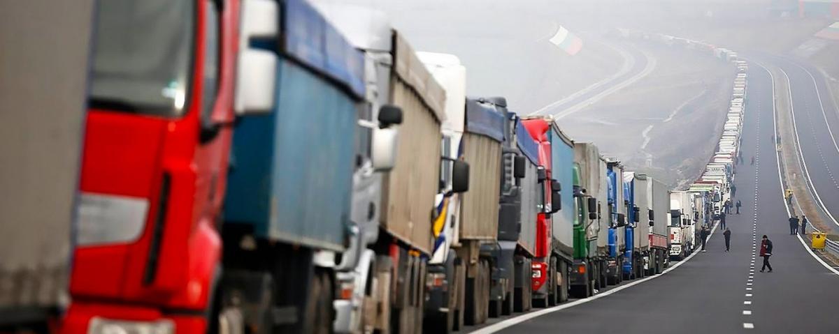 Польша с 1 июня закроет границу для российских и белорусских грузовиков