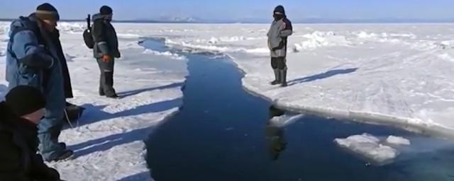 На Сахалине с отколовшейся льдины спасли 600 рыбаков