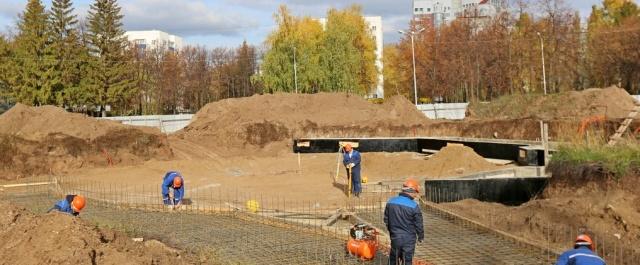 В Уфе на площади Ленина продолжается строительство фонтана