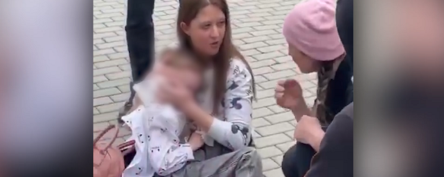 В центре Екатеринбурга испуганная лошадь сбросила ребенка