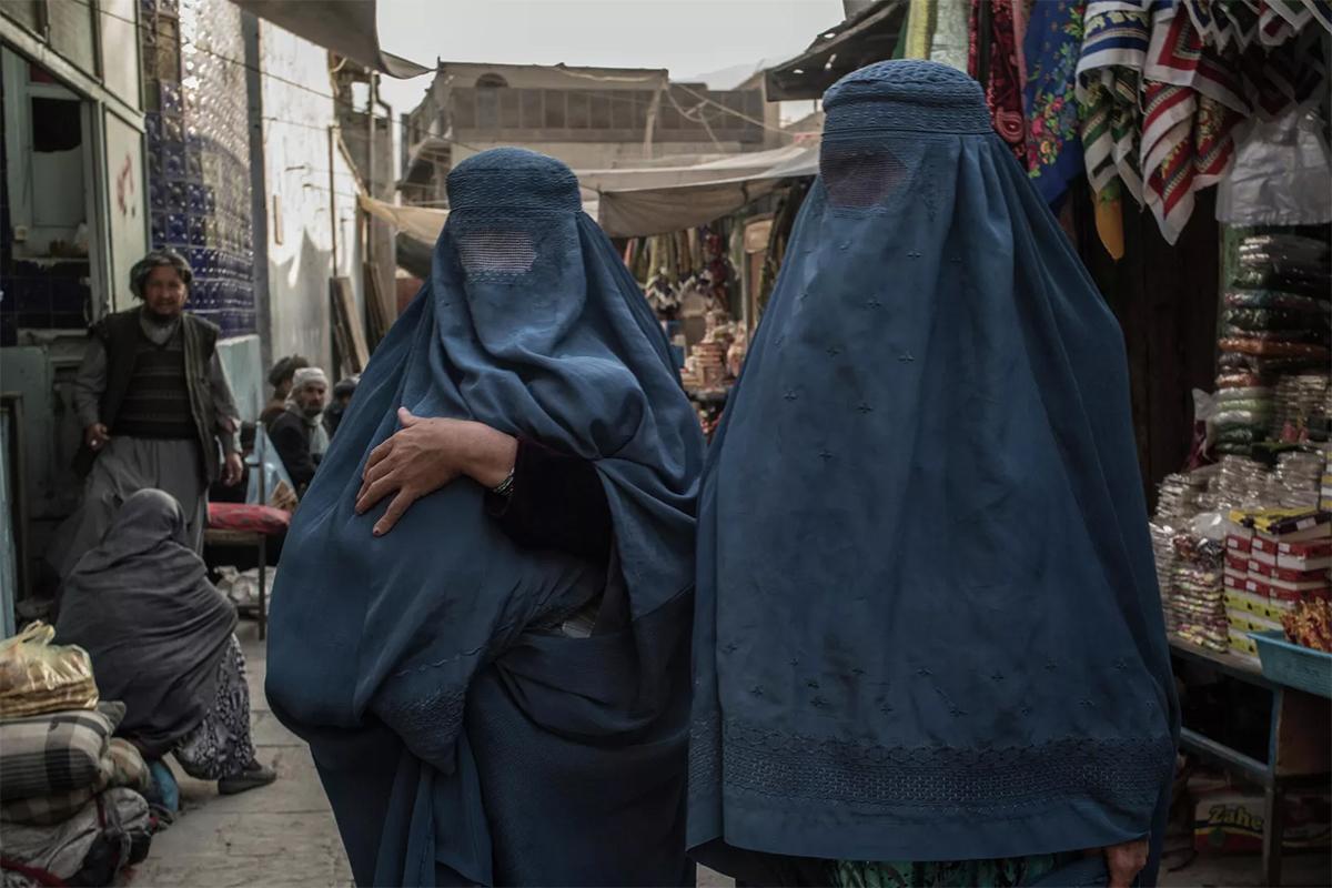 В Кабуле задержали десятки женщин за нарушение дресс-кода