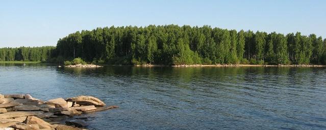 На Южном Урале на озере перевернулась лодка с пятью пассажирами