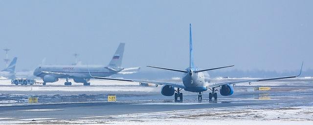 Самолет Ту-214 совершил экстренную посадку в Ульяновске