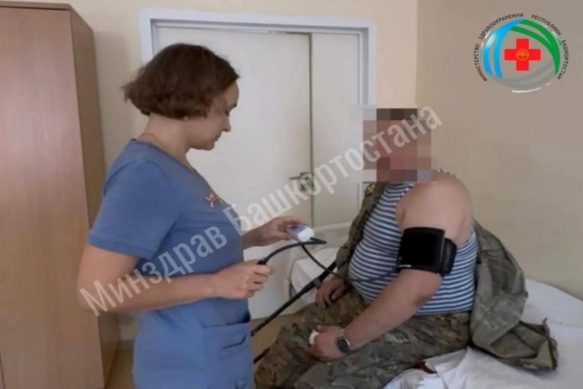 В башкирском госпитале бойца СВО поставили на ноги после тяжелого минно-взрывного ранения