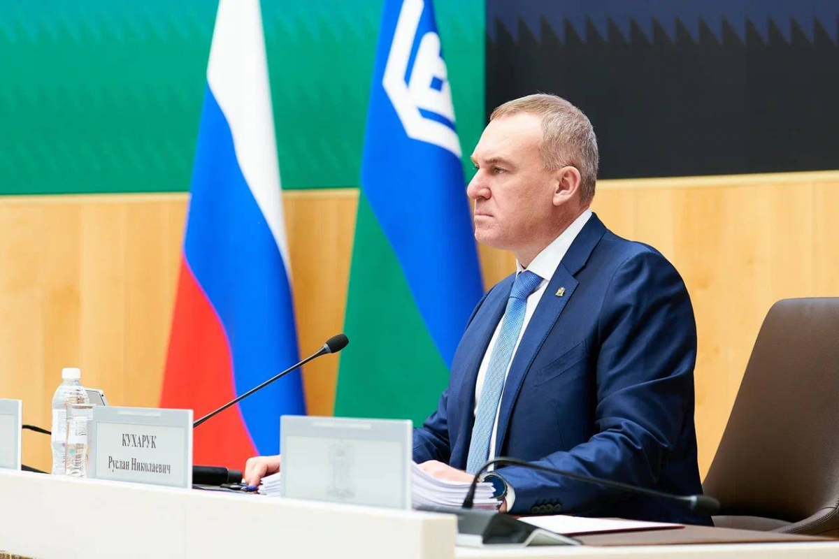 Поддержка участников СВО, поощрения педагогам и реформирование системы ТКО: Глава Югры Руслан Кухарук подвел итоги работы правительства округа в 2025 году