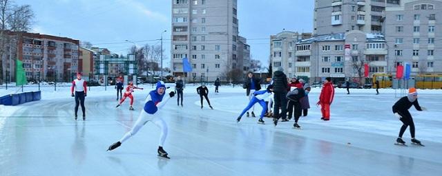 В Вологде продолжают открывать ледовые катки