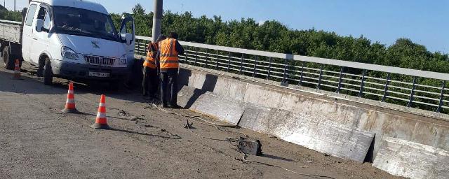 Жители Омска пожаловались на темпы ремонта Октябрьского моста