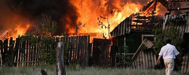 Житель Бора по неосторожности сжег две машины и два дома