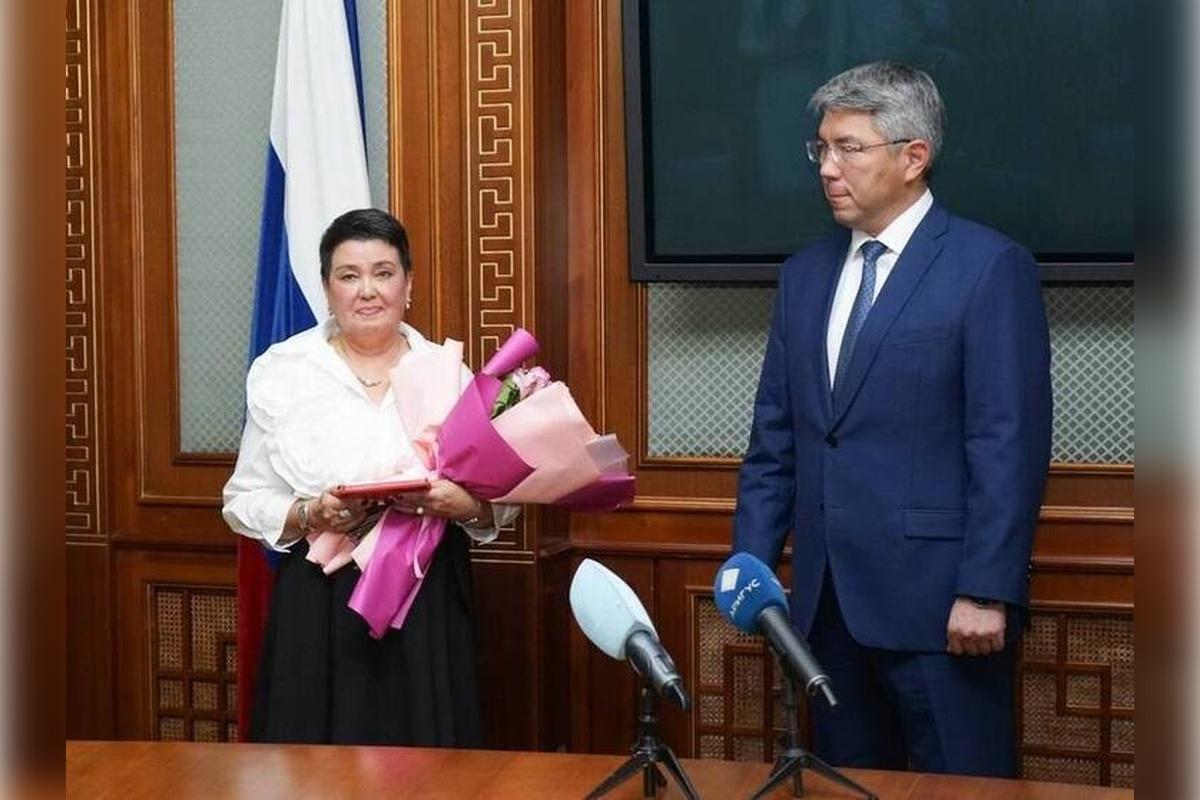 В Бурятии родственнице бойца СВО передали его награду