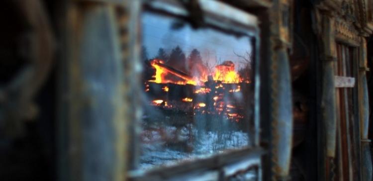 В Тюмени мужчина сжег себя и троих маленьких детей на кухне