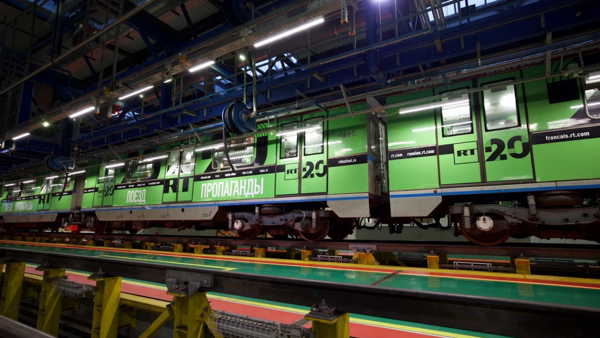 В столичном метрополитене запустили поезд, посвящённый 20-летию телеканала RT