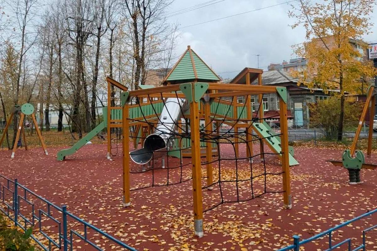 Мэр Руслан Болотов: В Иркутске обновили парк Победы на пересечении Ленинградской и Муравьева в рамках проекта «Народные инициативы»