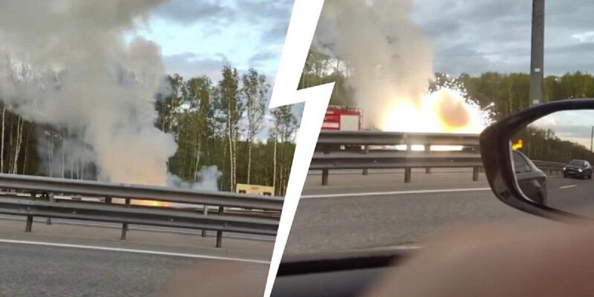 Спорткар McLaren влетел в отбойник под Одинцово и загорелся