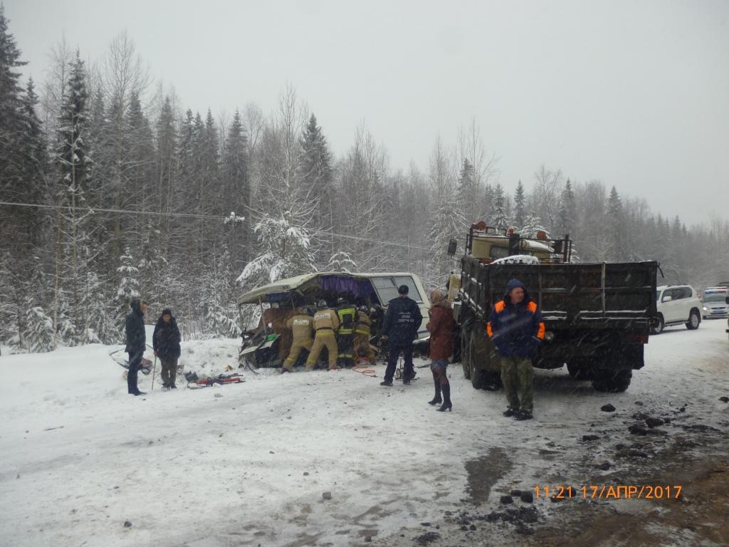 В Коми 19 человек попали в больницу после ДТП с автобусом и грузовиком