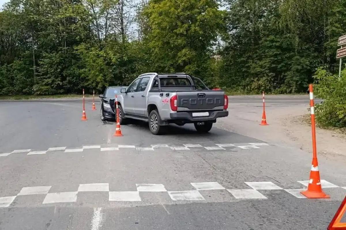 В Новгородской области произошли два ДТП с двумя несовершеннолетними девушками