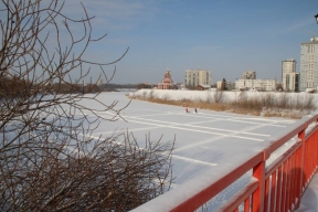 В Кургане на Тоболе начали пилить лёд, чтобы весной не было заторов
