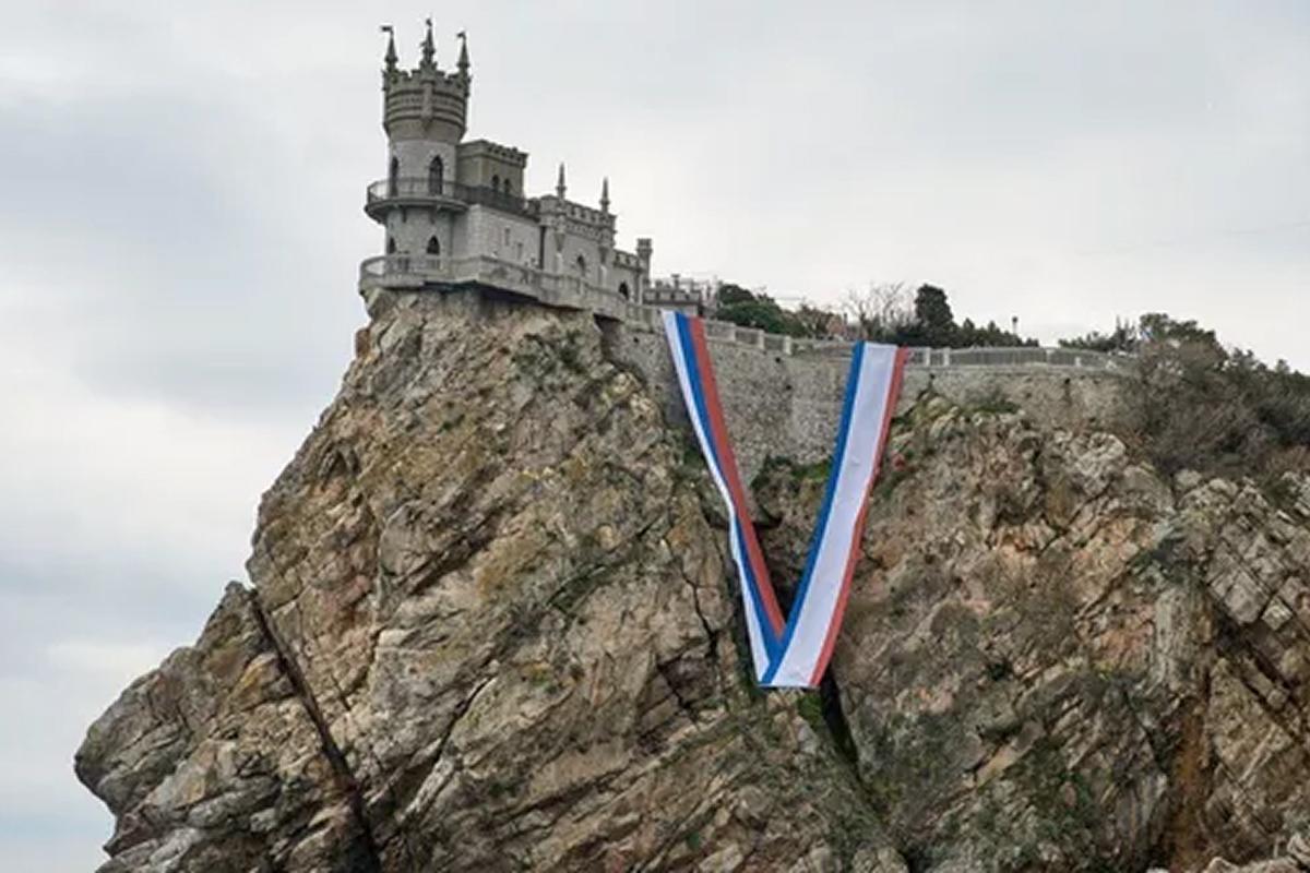 Политолог Журавлев: Британия готовит население к фактическому признанию Крыма российским