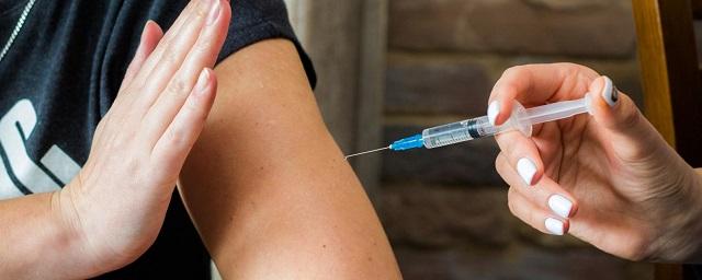 ВЦИОМ: 64% россиян сочли опасными призывы к отказу от вакцинации против COVID-19