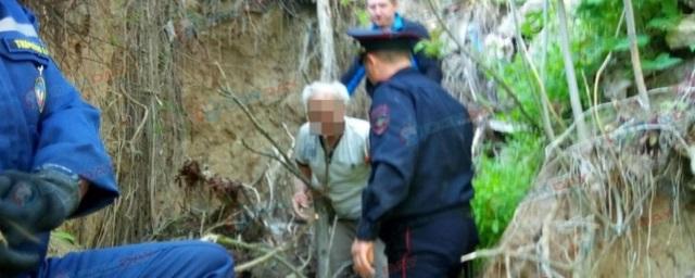 В Таганроге 80-летний пенсионер сорвался с обрыва