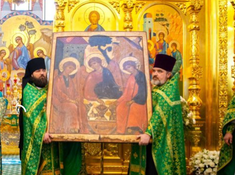 В Сургуте в Свято-Троицкий собор передана редкая икона Святой Троицы XVII века