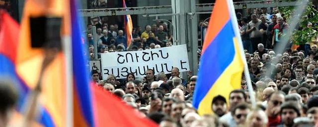 В Ереване задержали 70 участников антиправительственных акций