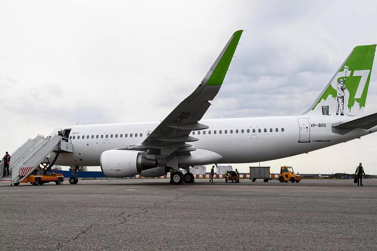 Самолет авиакомпании S7 вернулся в Толмачево из-за отказа системы управления полетом